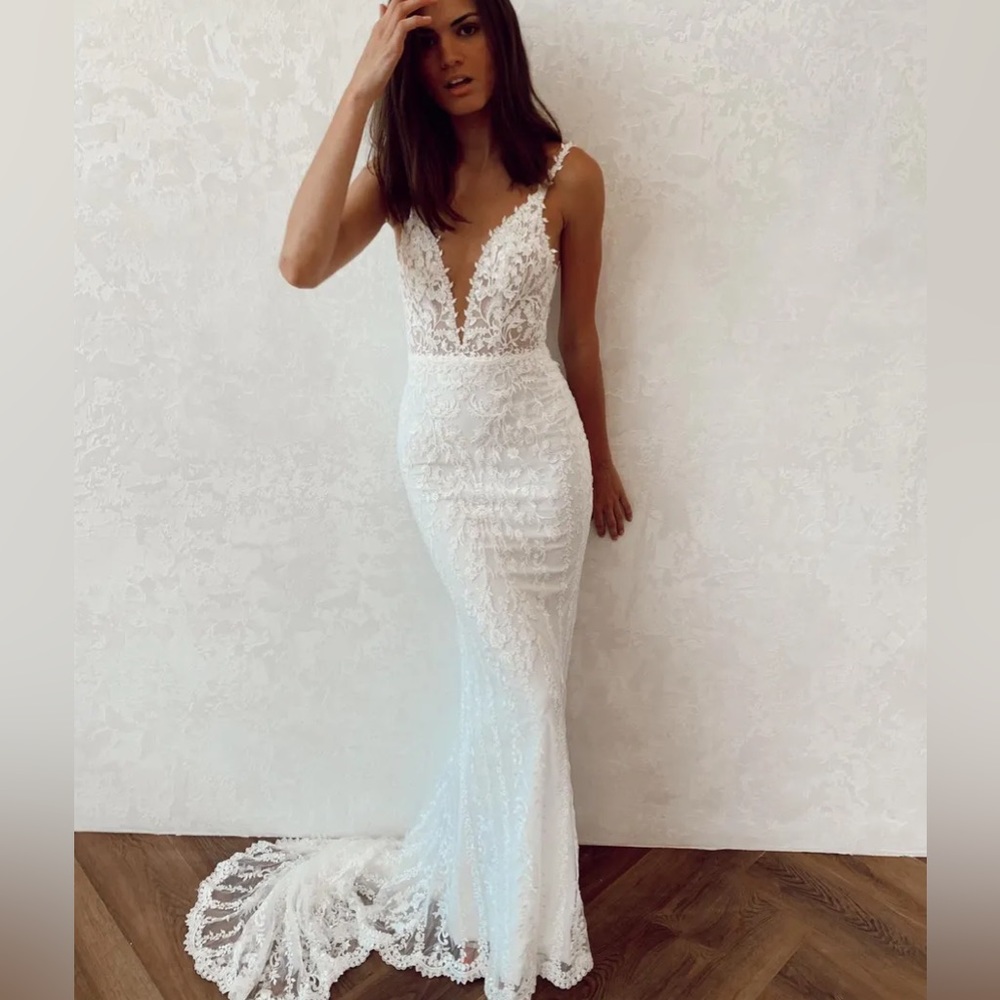 Elegant White Lace Wedding Dress